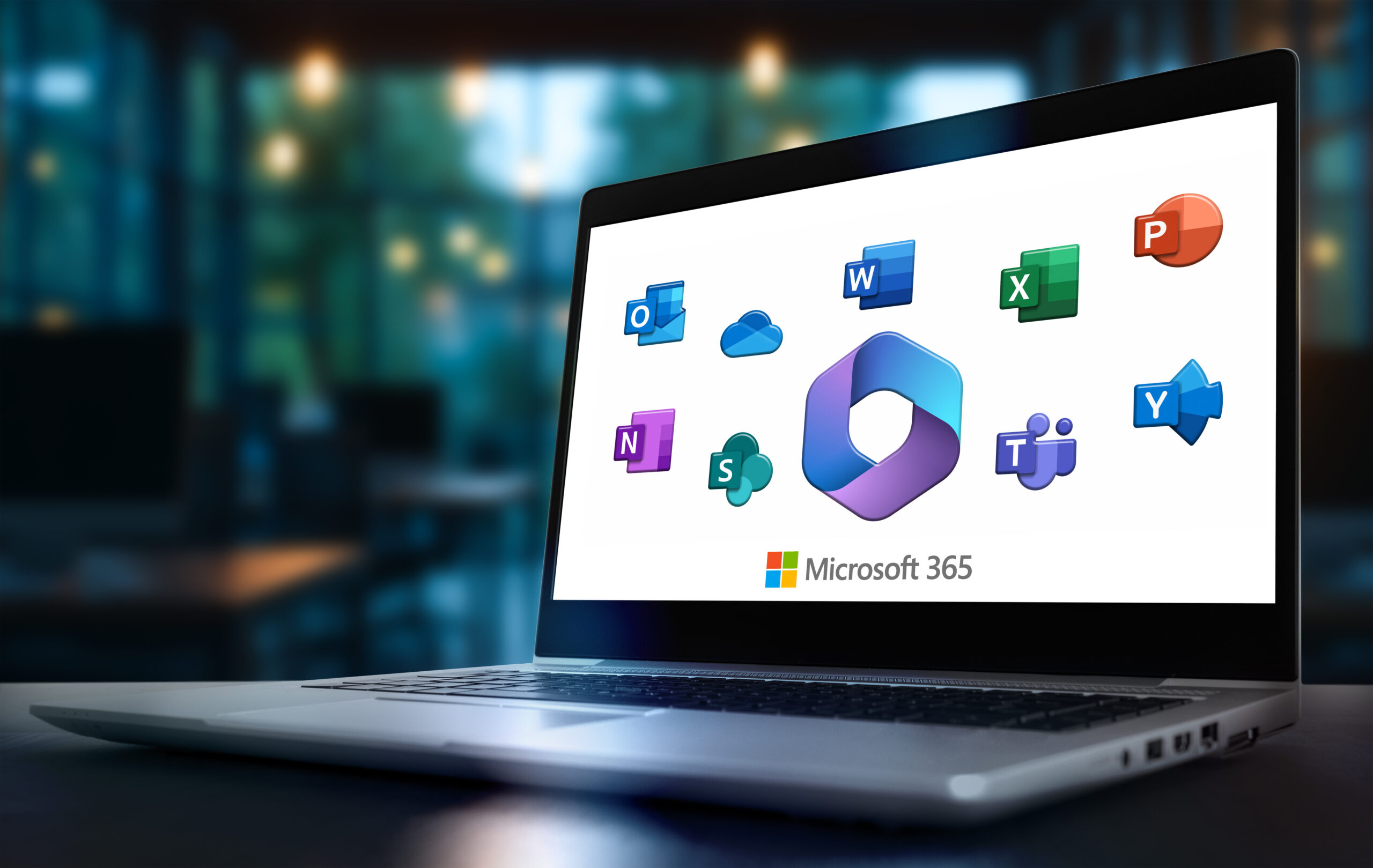 Laptop zeigt Microsoft 365 Apps wie Word, Excel, Teams und Outlook.